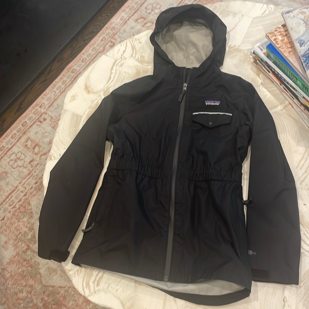 Patagonia Girls Size Medium (kids 10) Rain Jacket- excellent condition!